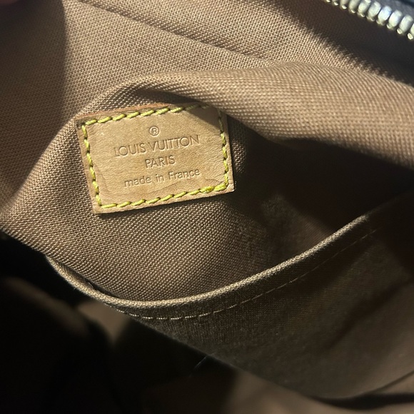 Louis Vuitton Monogram Sac Squash - Picture 4 of 11